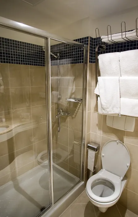 Framed Print : Bath Room Print from imageBROKER Framed Print : Bath Room Print from imageBROKER