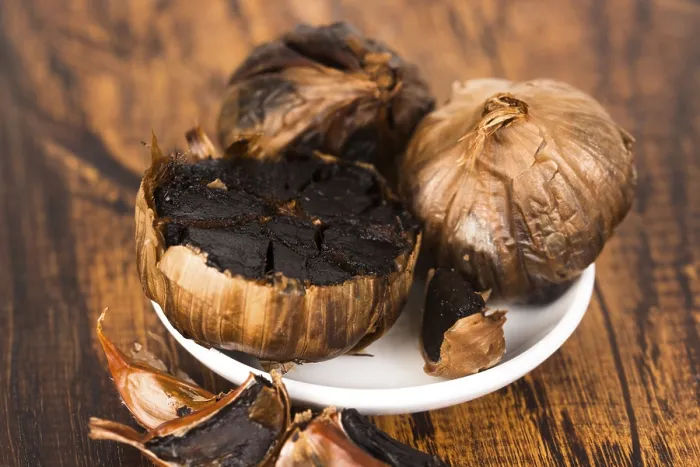 Framed Print : Black Garlic Print - ImageBROKER Framed Print : Black Garlic Print - ImageBROKER