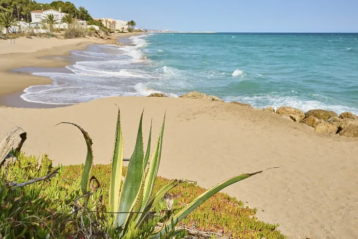 Framed Print : Breaking Waves Print - Tarragona Beach, Spain Framed Print : Breaking Waves Print - Tarragona Beach, Spain