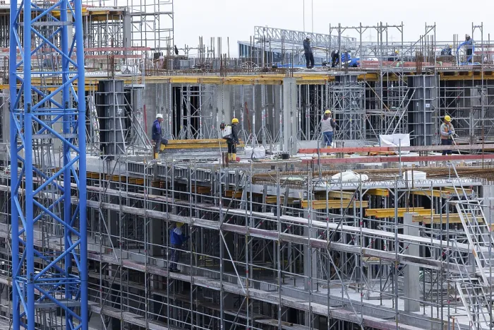Framed Print : Construction Worker Print, Eschborn Building Site Framed Print : Construction Worker Print, Eschborn Building Site