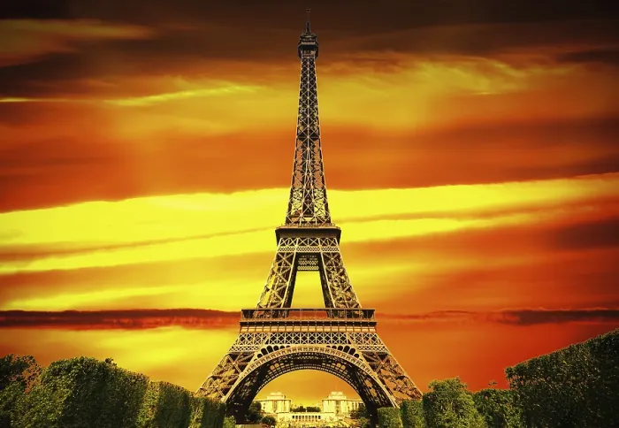 Framed Print : Fantastic Eiffel Tower Print in Paris Framed Print : Fantastic Eiffel Tower Print in Paris