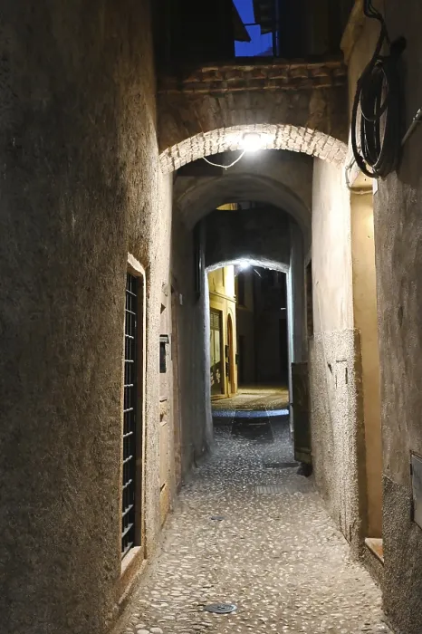 Framed Print : Passage in Malcesine, Evening Print