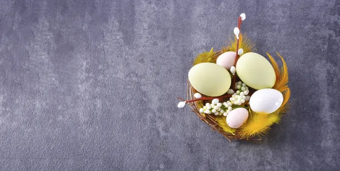 Framed Print : The Perfect Easter Table Print with Colourful Decorations