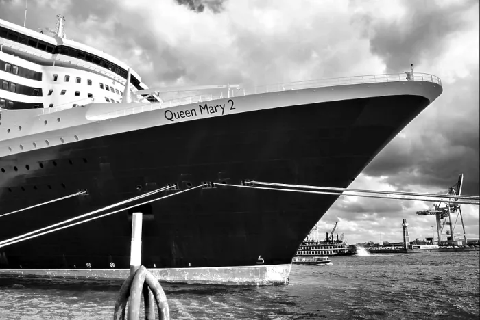 Framed Print : Queen Mary 2 Print Framed Print : Queen Mary 2 Print
