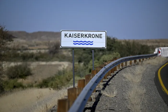 Framed Print : Shield Kaiserkrone, Namibia - Print Framed Print : Shield Kaiserkrone, Namibia - Print