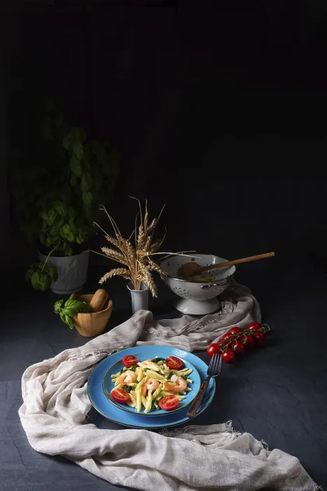 Framed Print : Strozzapreti Pasta with Spinach and Prawns Print