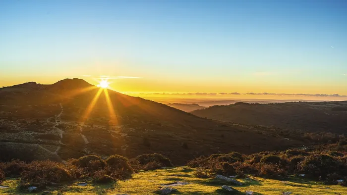 Framed Print : Sunrise over Sharp Tor Print, Dartmoor Park, Devon Framed Print : Sunrise over Sharp Tor Print, Dartmoor Park, Devon