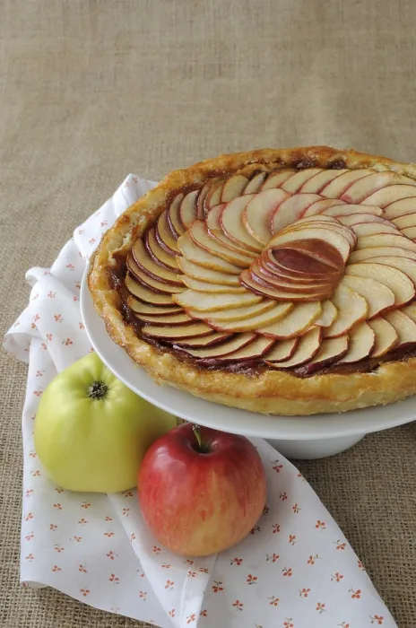 Framed Print : Tart with Jam and Apple Print