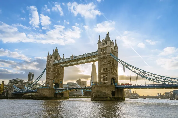 Framed Print : Tower Bridge Print over the River Thames, London Framed Print : Tower Bridge Print over the River Thames, London