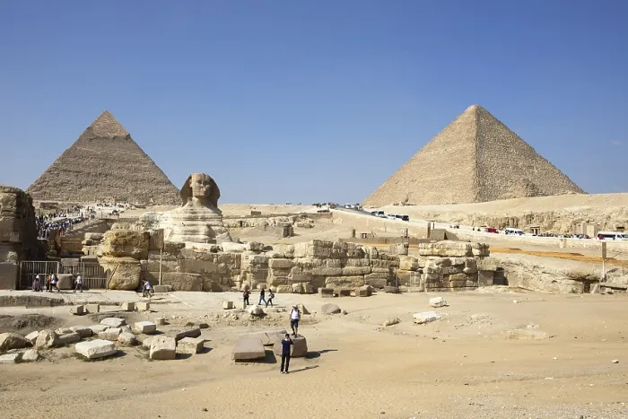 Framed Print : Visitors at the Sphinx and Pyramids Print, Giza, Cairo Framed Print : Visitors at the Sphinx and Pyramids Print, Giza, Cairo