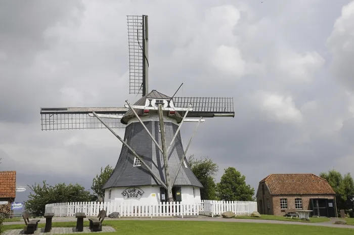 Framed Print : Werdumer Mühle Print, Historic Dutch Windmill Framed Print : Werdumer Mühle Print, Historic Dutch Windmill