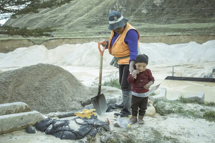 Framed Print : Worker with her child in a kaolin mine Print, Pachacayo, Peru Framed Print : Worker with her child in a kaolin mine Print, Pachacayo, Peru