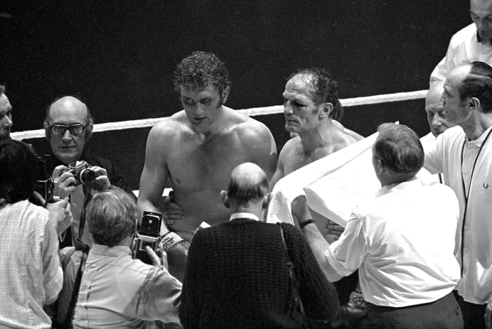 Framed Print : Henry Cooper v Joe Bugner Print, 16 March 1971 Wembley Heavyweight Boxing Framed Print : Henry Cooper v Joe Bugner Print, 16 March 1971 Wembley Heavyweight Boxing