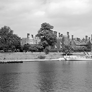Hampton Court Palace a001948