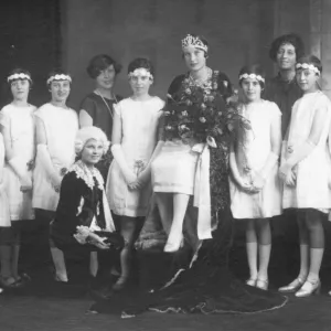 Railway Queen, Mabel Kitson, with her attendants 1927