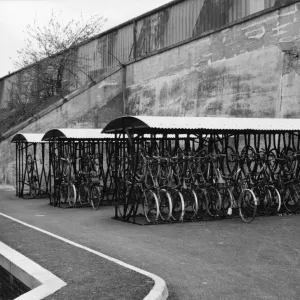 Radständer vor der Ausbildungsschule, Swindon. Radständer vor der Ausbildungsschule, Swindon.