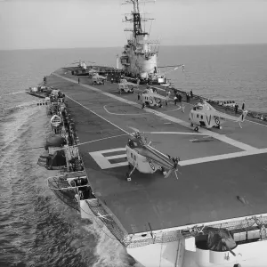Vuelos de Westland Whirlwind en el HMS Bulwark Vuelos de Westland Whirlwind en el HMS Bulwark