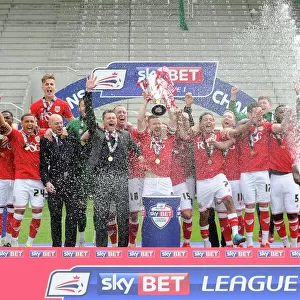 Bristol City FC: Champions of Sky Bet League One - Celebrating with the Trophy (03.05.2015)