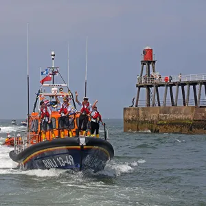 Whitby lifeboat arrival