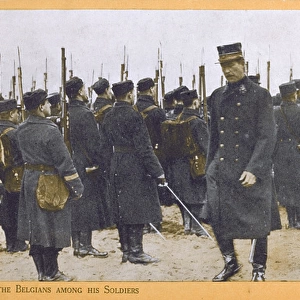 Belgian King Albert I amongst his soldiers - WWI