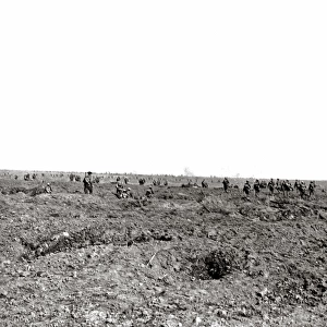 British soldiers in action on battlefield, WW1