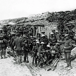 British troops get ready to attack, Western Front, WW1