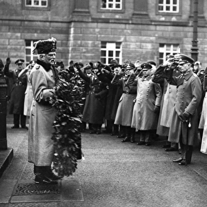 Field Marshal von Mackensen with wreath in Berlin