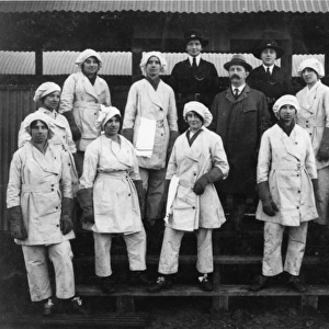 Group photo, munitions factory workers, Hereford, WW1