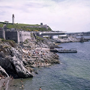 Holidaymakers on the beach, Plymouth Hoe, Devon