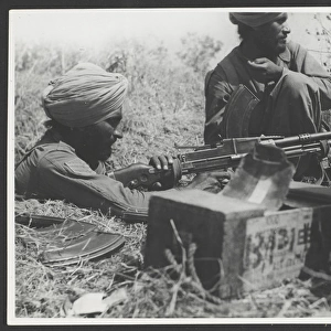 Indian soldiers using a Bren gun