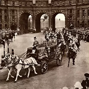 Princess Elizabeths Wedding - Procession - Admiralty Arch