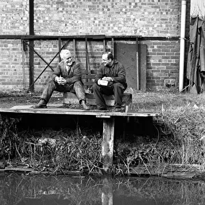 Workers tea break beside the Sheffield and Tinsley Canal