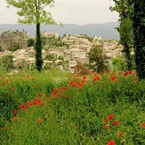Typical village in Luberon area - Provence - France