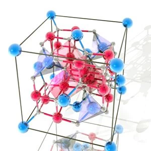Spinel crystal structure