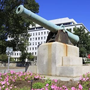 Cannon outside Hamilton County Courthouse, Chattanooga, Tennessee, United States of America, North America