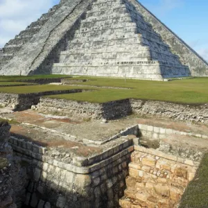 El Castillo pyramid (Temple of Kukulcan) in the ancient Mayan ruins of Chichen Itza