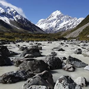 Hooker Valley and river with Mount Cook, Mount Cook National Park, UNESCO World Heritage Site, Canterbury region, South Island, New Zealand, Pacific