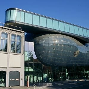 Kunsthaus, Art Gallery, by architects Peter Cook and Colin Fournier, an example of Modernism
