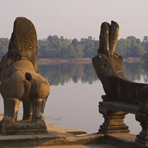 Lion and Naga serpent statues, Angkor Wat, Angkor, UNESCO World Heritage Site