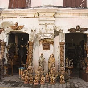 Local handicraft shop in Spanish Old Town