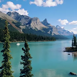 Maligne Lake, Rocky Mountains, Alberta, Canada