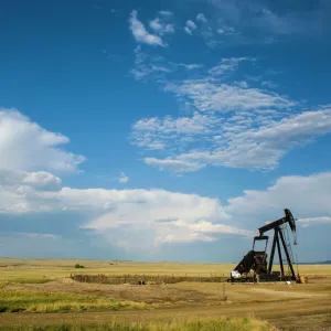 Oil rig in the savannah of Wyoming, United States of America, North America