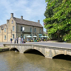 Old bridge over River Windrush, Bourton on the water, Cotswolds, Gloucestershire