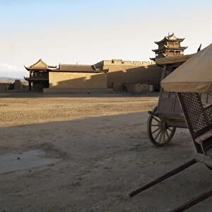Old Chinese carriage, Jiayuguan Fort, Jiayuguan, Gansu, China, Asia