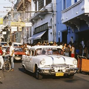 Old Pontiac, an American car kept working since before the revolution, Santiago de Cuba