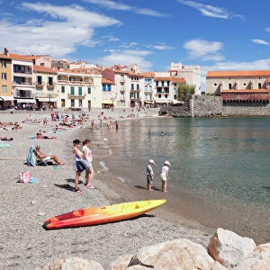 Old town an beach, fortress church Notre Dame des Anges, Collioure, Pyrenees-Orientales