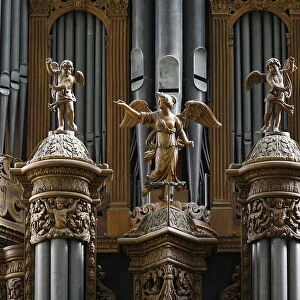 Organ, St. Gatien Cathedral, Tours, Indre-et-Loire, France, Europe