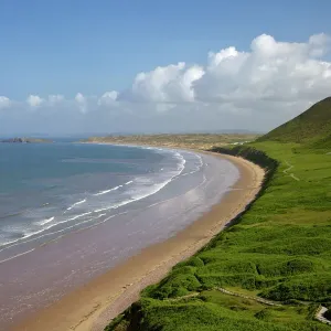 Playa de Rhossili en la mañana del sol con luz soleada en primavera, Península de Gower y Condado de Swansea Playa de Rhossili en la mañana del sol con luz soleada en primavera, Península de Gower y Condado de Swansea