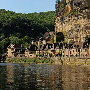 The River Dordogne, La Roque-Gageac, Dordogne, France, Europe