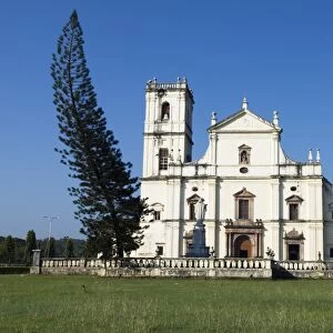 The Se (St. Catherine`s Cathedral), Old Goa, UNESCO World Heritage Site, Goa, India, Asia